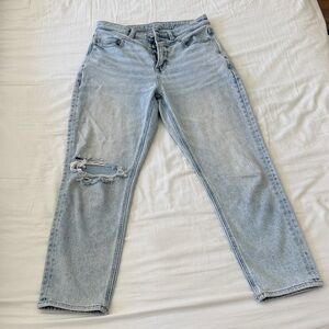 American eagle mom Jean Light Blue Distressed